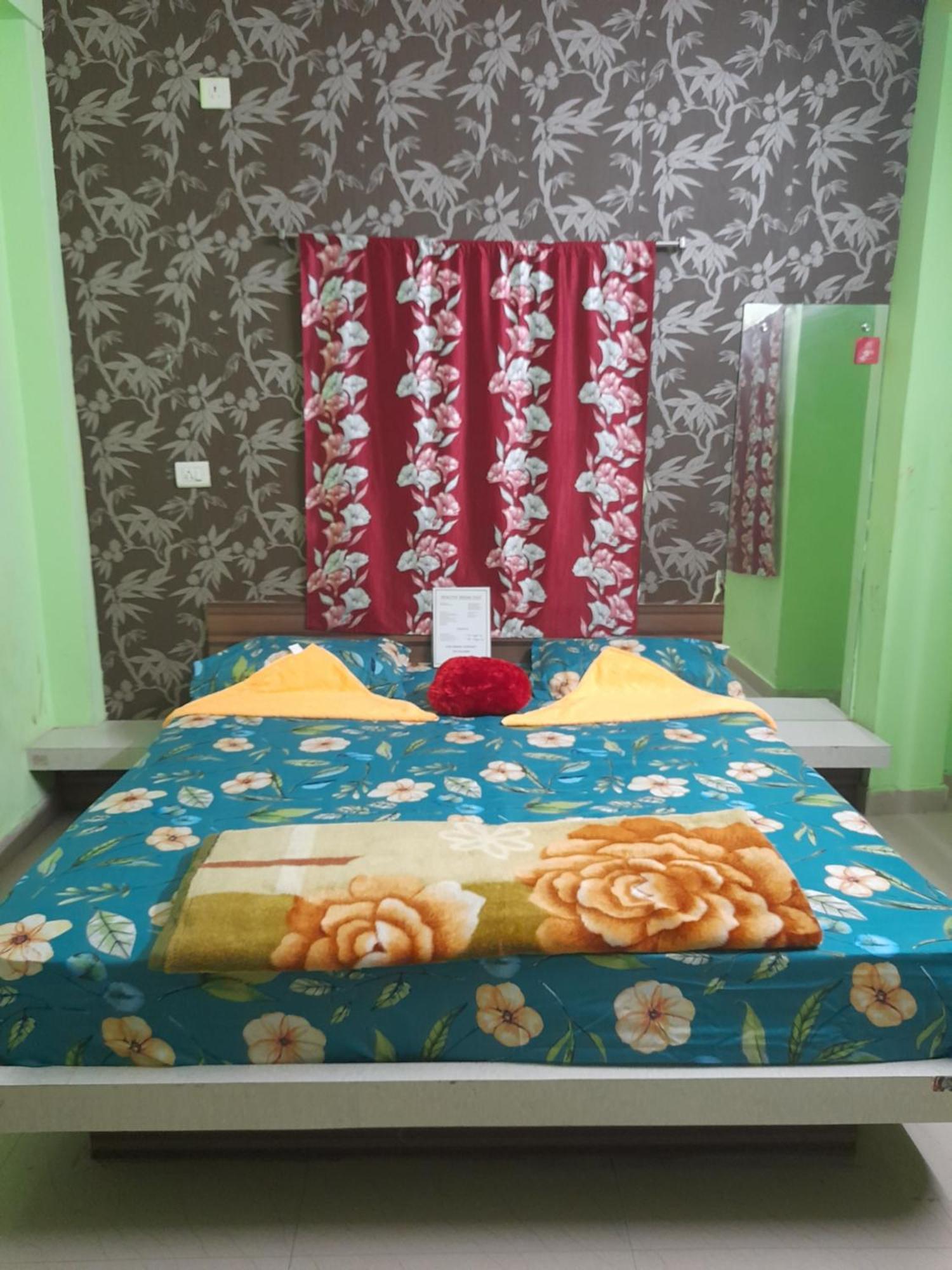 Hotel Tirupati Puri Kültér fotó